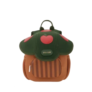 Zielono-brązowy plecak dla przedszkolaka ZOY ZOII w kształcie jabłka z czerwonymi akcentami - widok z przodu.