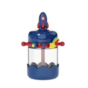 Granatowy bidon na wodę dla chłopca z nakrętką w kształcie rakiety kosmicznej i motywem gwiazd