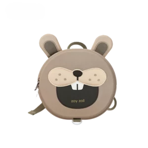 Beżowy plecak przedszkolny dla dzieci w kształcie królika z odstającymi uszami, zabawnymi zębami i solidnym uchwytem na smycz bezpieczeństwa.