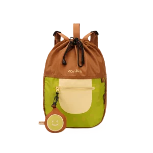 Brązowo-zielony plecak dziecięcy Zoy Zoii z motywem owocu kiwi, mrugającym brelokiem i jasną kieszonką przednią.