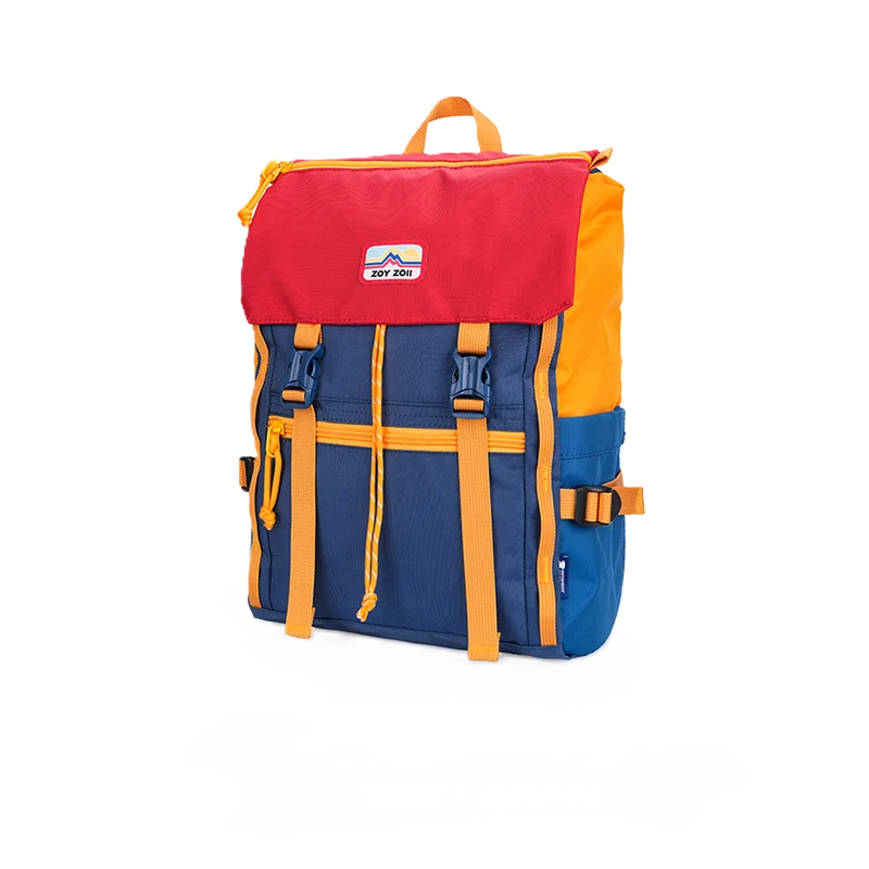 Kolorowy plecak dziecięcy Zoy Zoii w barwach granatu, czerwieni i pomarańczu z retro klamrami na białym tle.