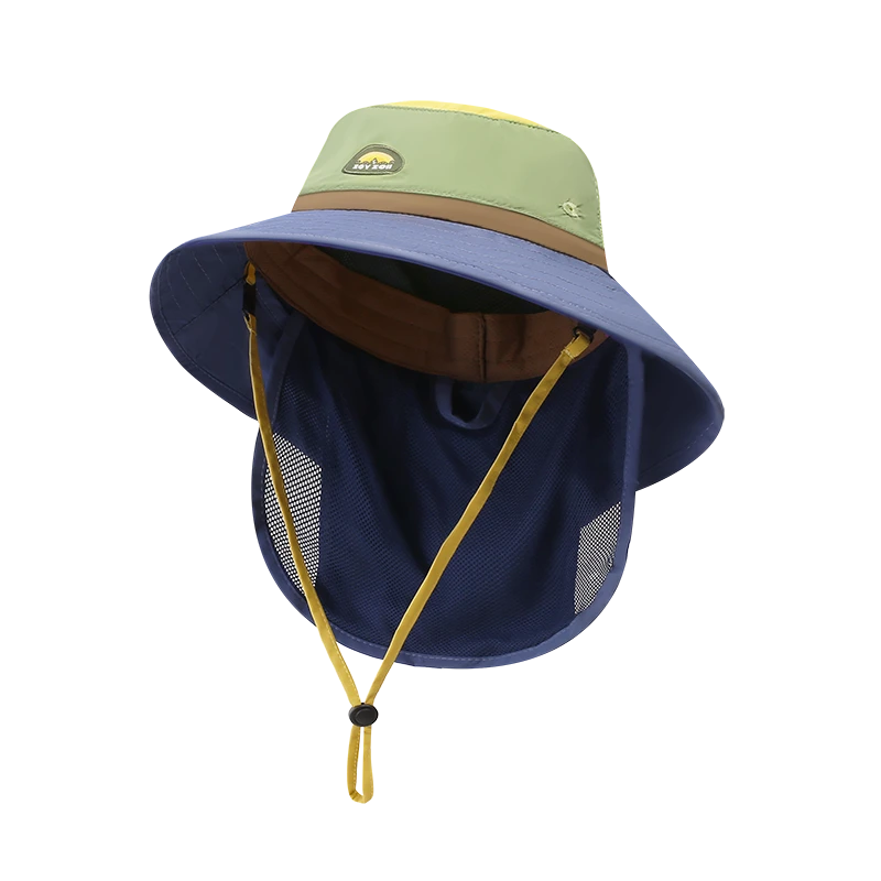 Profesjonalny kapelusz przeciwsłoneczny dla dzieci Zoy Zoii w kolorze zielonym z granatowym rondem. Widoczna osłona karku z siateczką, żółty pasek pod brodę i certyfikat UPF 50+.